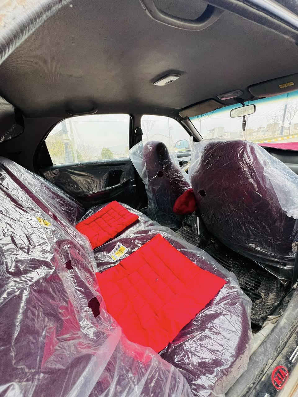 كيا كريدؤز 
كامل مه سروف كراوه 
تازه ته عمير
ئارم پلاستيك سلئمانى 
مه كينه سور 
به شه رتى گئرو مه كينه و ته بريد
شاشه ئاى پات 
سعر٢٤گلا 
***********
