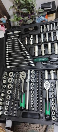 عدة ٢١٦ قطعة سعر ١٢٥ تواصل على رقم 07700102041