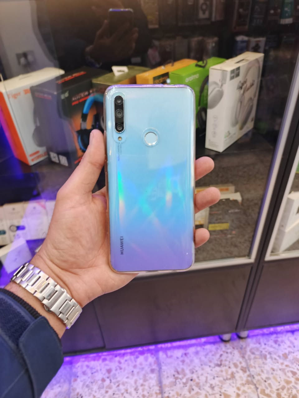 Huawei y9 
Prime
ذاكره 128 الجهاز نضيف كلش مستعمل شي بسيط
السعر  90شامل التوصيل
مع شاحنه وسماعه هديه
للأستفسار ***********
