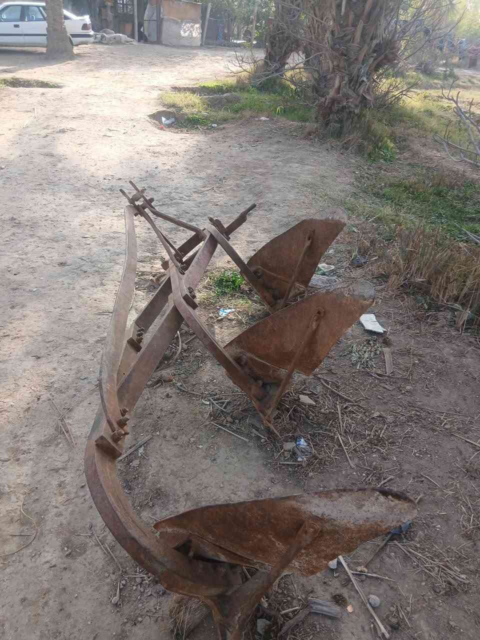 السلام عليكم مكينة عنتر للبيع مع فدان السعر ثلاثة ملايين لاستفسار الرقم ***********,***********
