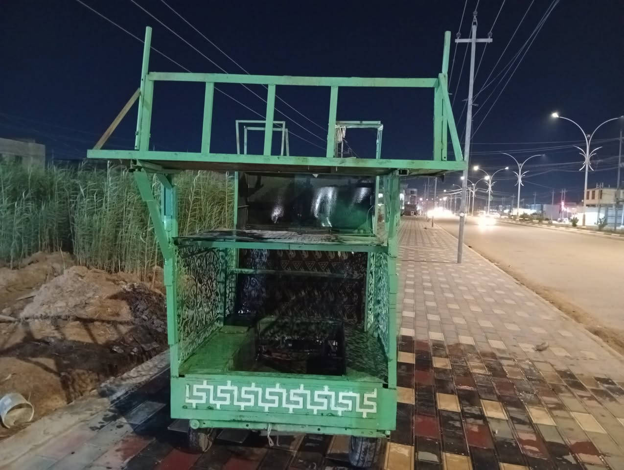 عربانه استعراض للبيع  تشيل من 8 الى 10سماعات  حديد ثقيل شرط ثقيل  سعر 600 قفل  مكاني شطره. تعجبك تجي تشوفها تقتنع تاخذها اتصل ***********
