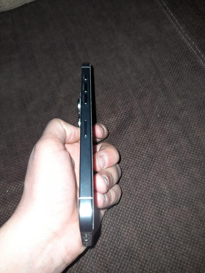 سلام عليكم 15 برو ماكس  نضيف بطاريه 87  شرق اوصط  كرتنونته موجوده سعر 1100 رقم *********** وتساب
