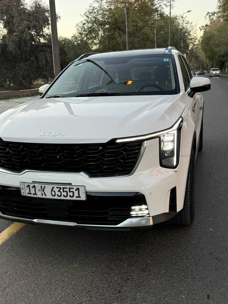 السلام عليكم
اسف على الاطالة 
سورنتوا 2025 خليجي 4 سلندر 2500 فول  مواصفات 
بانوراما 
عداد ماشي 10 الاف بوضع الزيرو بالفابلون 
ضمان شركة نم 5 سنوات
بصمة تشغيل وبصمات ابواب 
تشغيل عن بعد 
ثلاث قطع تبريد 
كشنات كهرباء الأمامية 
بردات خلفية 
سبعة راكب 
لايتات زنون LED
لدات داخلية متغيرة الالوان تحكم 
صندوق كهرباء مع الريموند 
شحن التلفون تلقائي 
شاشة كاربلاي 
بصمات عدد ثنين جدد
السعر 285 وبيها مجال 
مكفولة عدا رصعتين مسحوبات BDR بدون تكحيل 
مكاني بغداد الكرادة تلفون *********** واتساب
