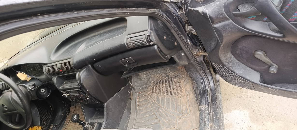 استرا 16موديل تسعينات سنويه اخضر رقم بغداد موازي كربون ما مسجل  كير محرك شرط خياس ضربه ما بيها السعر 32بيها مجال ترهم بمقدمة معقولة 
‏‪***********‬‏
***********
