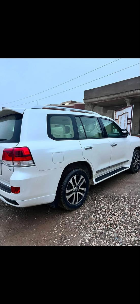 toyota land cruiser 2017 V8 -4.6                   بو فروشتن سةيارةكة فول مواسةفاتة بةسمةية سلايتة سةلاجةية رادار ٥ كاميرة حةساس تةبريد مةركةزي زور مواسةفاتي تر سةيارةكة بي سبوغ بةس يةك تةعديلي زور گچكي هةية گير و مةچينةو بةناوكردن غةرامة هةمووي بةشةرتة سعري ٤٨٠ وةرةقةو مةجال شوين موسل *********** أربيل, العراق
