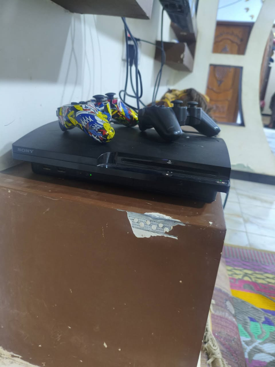 السلام عليكم
جهاز بلي 3 معدل يشمل كافة الملحقات :
جويستك 2 كيبلات شحن 2 واير تشغيل واير HD
النظام : نظام مكتاب بي 5000 لعبة من بلي 3 و بلي2 وبلي 1 وحتى السيگا تكدر تحمل بيهن براحتك
الالعاب:مخزونة في المالتيمان 5  وفي الواجهة فيفا 19 و كريتوس الجزء الثالث وبيس 18 تعليق عربي وقراند حياة واقعية وكال اوف ديوتي بلاك اوبس وبلور لعبة سيارات تخبل
السعر:كل هذا بسعر 150 وبي مجال بسيط 
العنوان:ابي الخصيب/الصنكر/قرب حسينية الامام علي الاكبر (ع)
التواصل:***********
