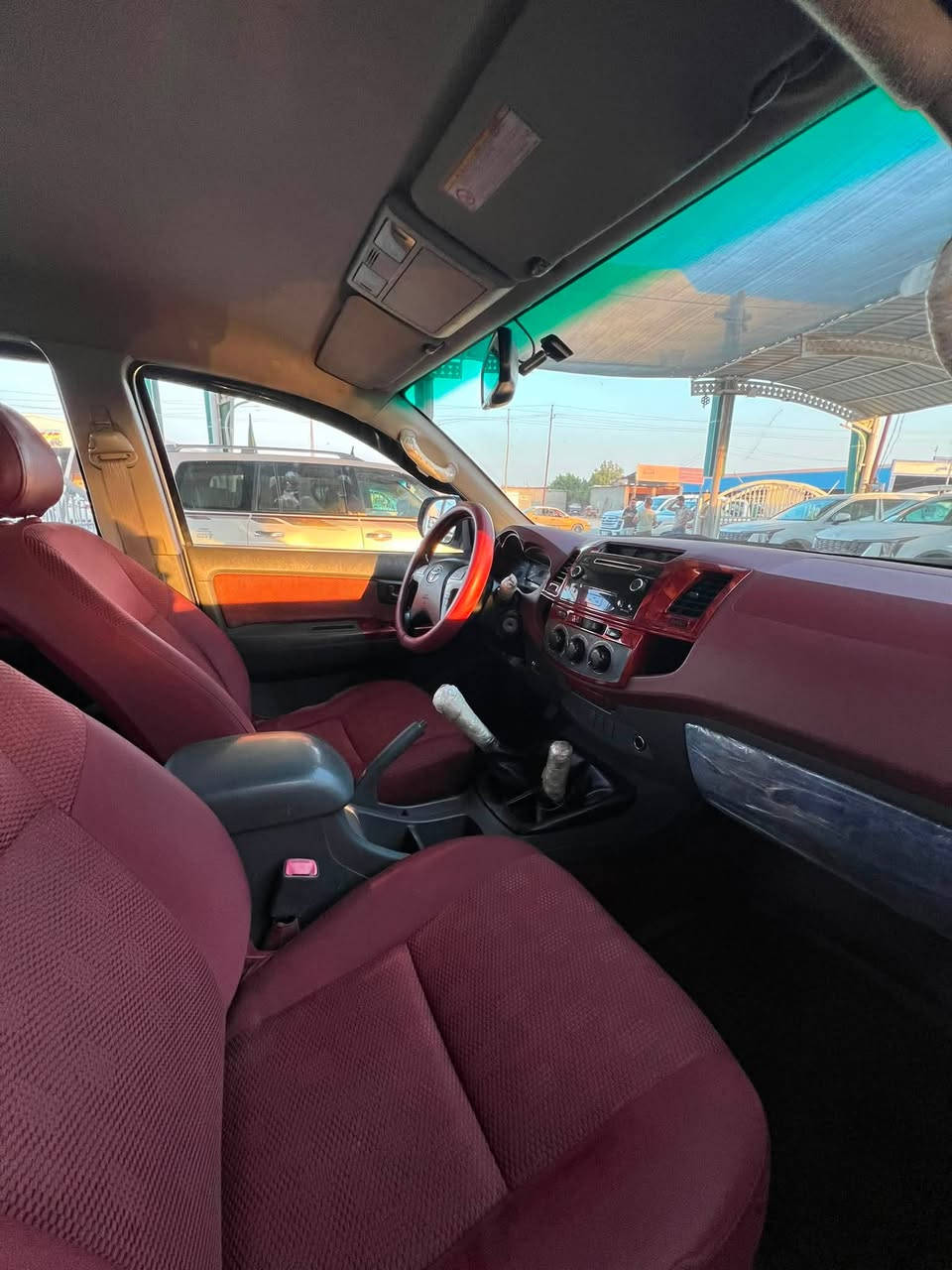 هايلوكس فورويل .
موديل 2014. 
المسافة المقطوعة 179.000KM.
رقم اربيل دولي .
كويتي .
تحكم ستيرن .
كير عادي .
محرك كفاله من كل شيء .
📌ملاحظة / بيه بارد فوك لايت الخلفي بسيط فقط والباقي رصعات موضح ب السونار .
العنوان / واسط / قضاء الزبيدية / شارع المعارض .
الأستفسار /***********
