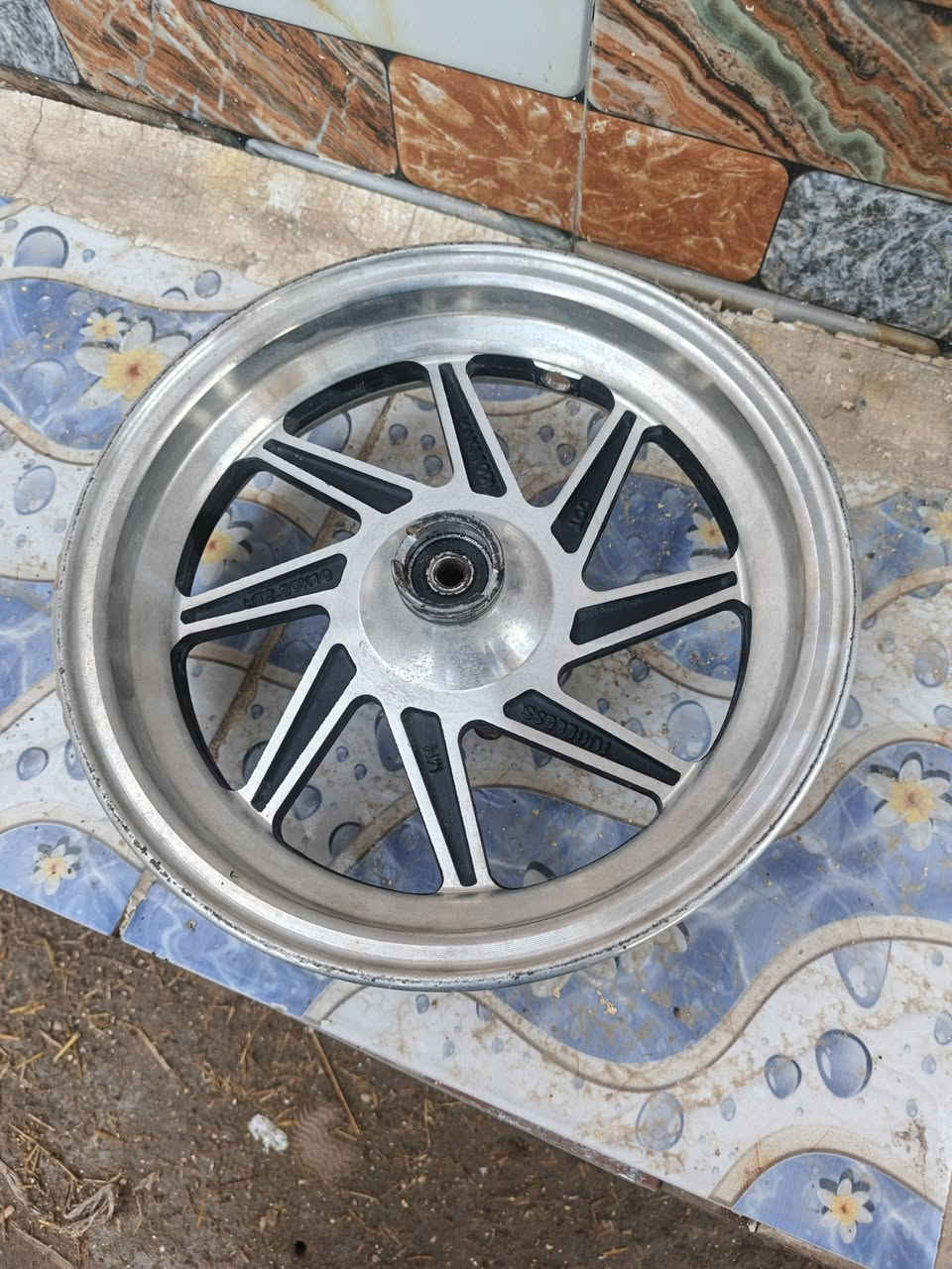 السلام عليكم
تك ويل امامي للبيع مكاني حله حي الجزائر
***********
