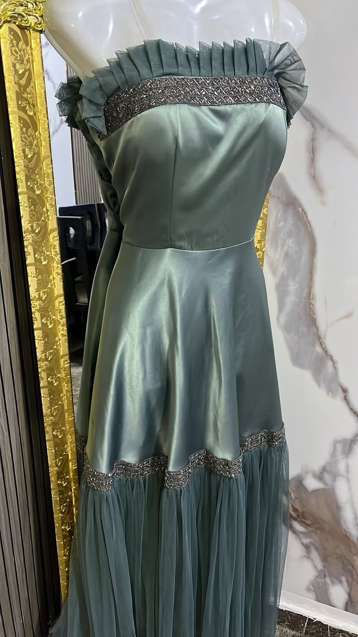 فستان سهرة
مقاس ٤٠
لبسة وحدة


**إذا كنت صاحب هذا الإعلان وتريد حذفه لأي سبب، رجاءا أرسل رسالة إلى الدعم الفني**