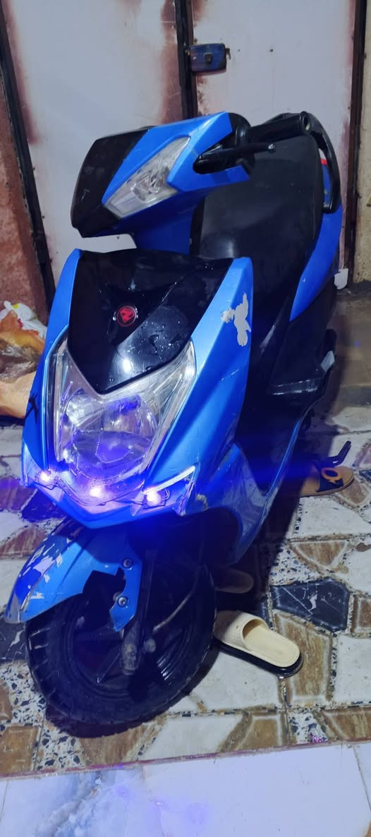 سلام عليكم دراجه سكنس باب اول دراجه خير من الله سرعه 140 كلشي شغال بيهه الدراجه بيهه خيط تبخير سعر 350 العلوان بصره تنومه ***********
