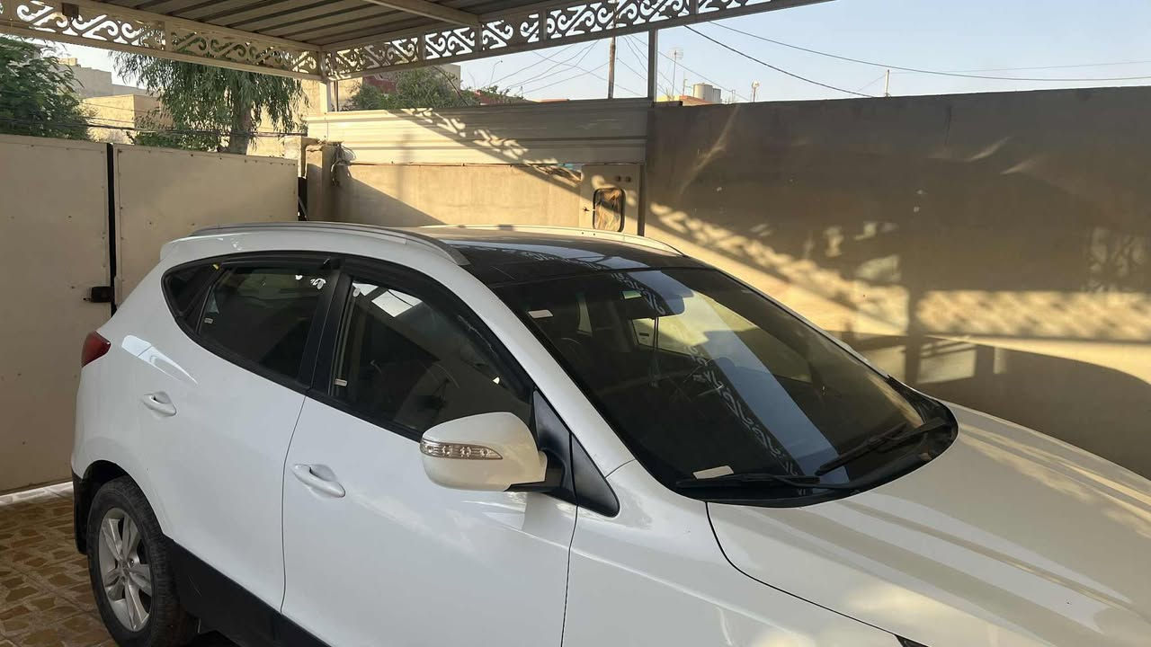 السلام عليكم توكسن للبيع 2011 فول مواصفات srt  فتحتة سقف تحكمات ستيرن شاشة كبيرة كشنات جلد
رقم. اربيل السيار باسمي 

الضرر باب السايق ونفر تعديل ع بارد 

والكير عادي مو توماتيك كما موضح بالصورة 
الاستفسار ع الرقم 
٠***********
