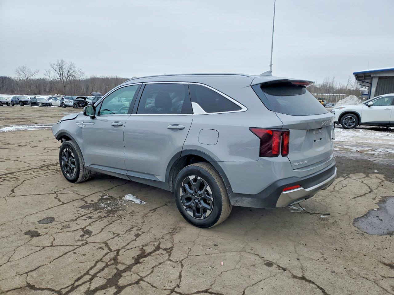 سورنتو موديل ٢٠٢٥ مواصفاتS لون سمنتي
حادث جاملغ خلفي وشويه بطارف البنيد
توصل ميناء العقبه الحره بعد ٦٠ يوم
 ترهم شهداء السعر واصل الحره ١٦٥ ورقه
للتواصل واتساب ***********
