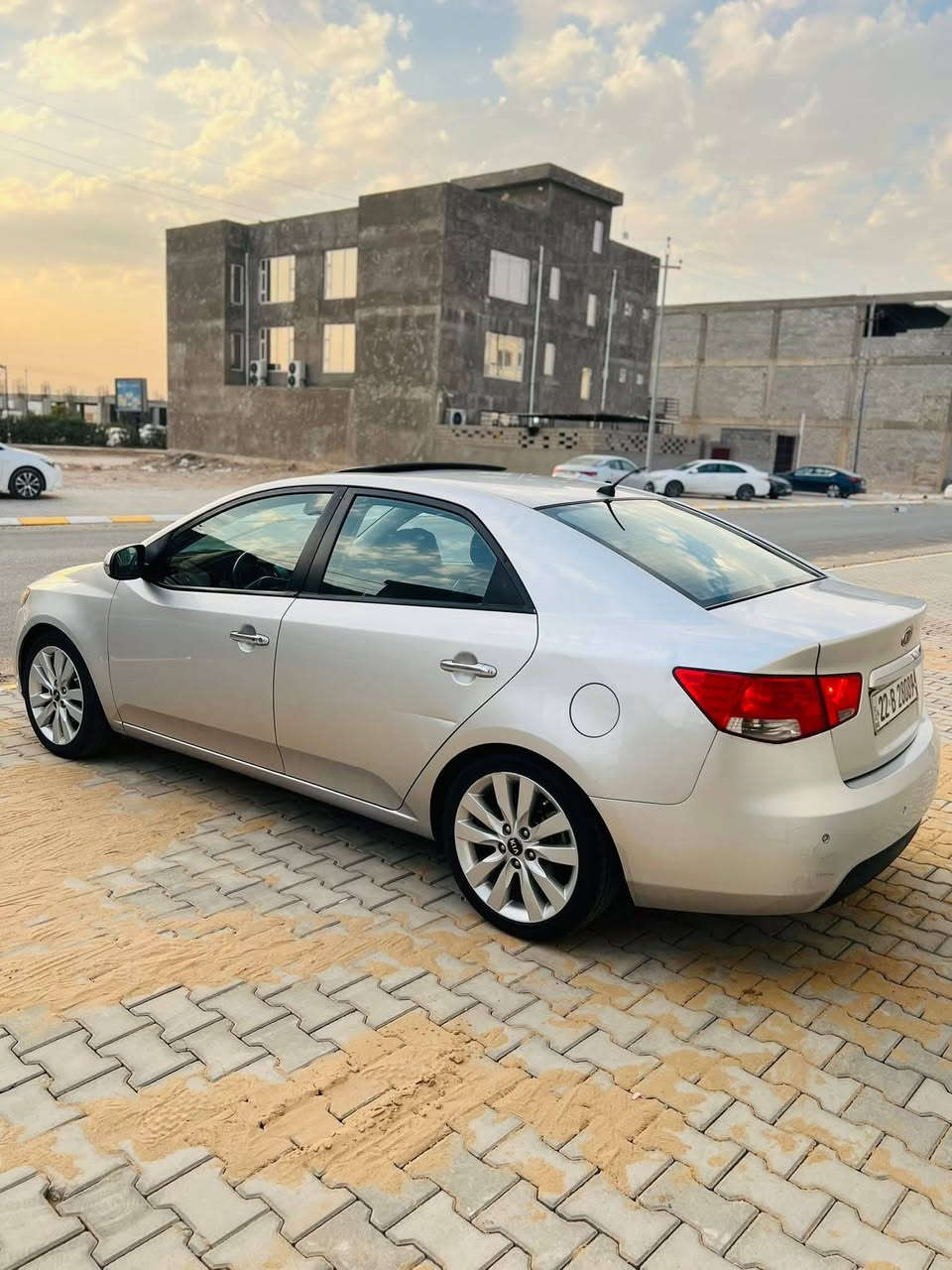 السلام عليكم…
‏… للبيع كيا سيراتو 2011 سلفر 
‏فول 1/1
‏رقم اربيل دولي هزة وسنويه شهر 12 جددتهن 
‏المواصفات  محرك 16
‏داخل اسود 
‏1بصمه +بصمه ابوب  ..
‏2سلايت  
‏3شفتات ستيرن  
‏4تحكمات ستيرن جيهين 
‏4كشنات جلد 
‏5تبريد لمس 
‏5كامره اصلي شركه بل مرايه  
‏6 كير اوتماتيك +عادي 6 نمر 
‏7حساسات خلفية 
‏8مري شفط اشاير بل مري 
‏9 يدات نيكل 
‏بلاتوث 
‏10ويل كب 5حجم 17  5 تايرات جدد 
‏ضرر ما بيها بس  رش بوند توحيد لون بس  ما مبدل 
‏دواخل السيارة نضافه فول 
‏كهربائات كلها شغاله تبريد تدفئه شرط 
‏مكانها موصل ايسر  
‏*********** واتساب 
‏***********
اذا الاسيا ميتحصل الكورك مفتوح
