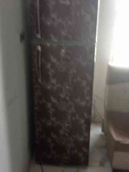 سلام عليكم ثلاجه للبيع ايي عطل ماا بيه السعر 225الف مكان البصره التنومه التواصل واتساب فقط ***********
