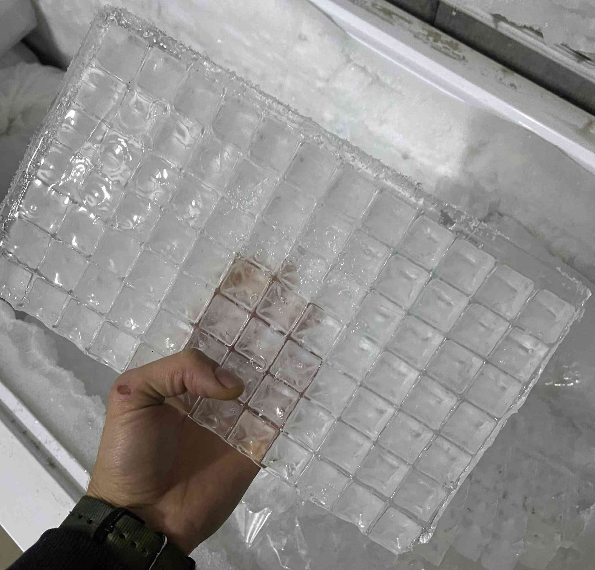 وصول مكائن ثلج 🧊 بلوري انتاج 500 كيلو باليوم  مكعب وفنجان ومجروش وانبوبي الصنع امريكي USA 🇺🇸 وايطالي وياباني نظافة فول وع بلااد شرط وضمان 30 يوم لل استفسار مراسلة الصفحة او الاتصال *********** + واتساب
