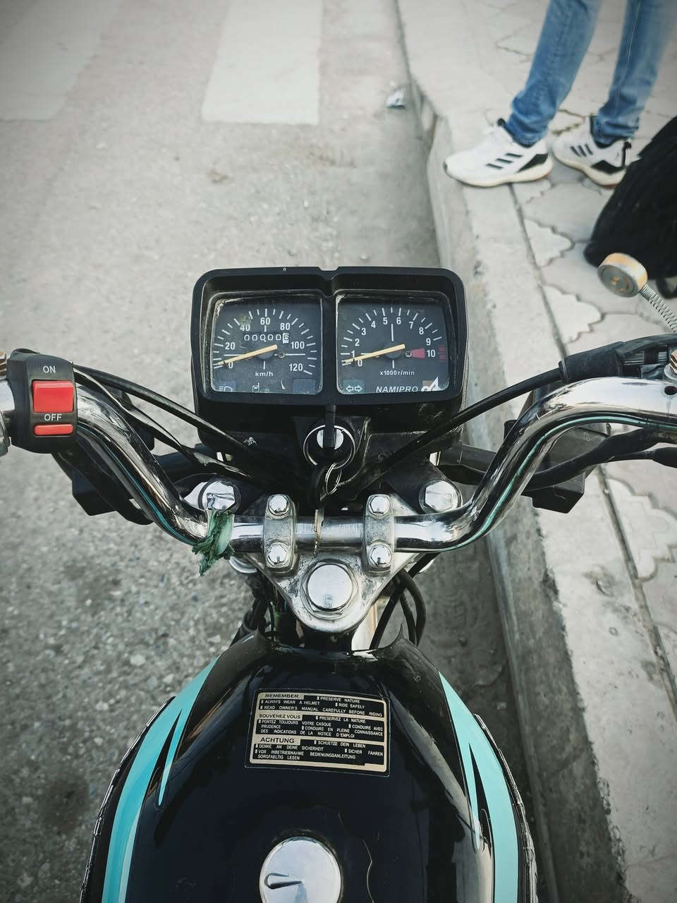 سلام عليكم دراجه للبيع اربع كير نامه اصل ايران الدراجه خير من الله كهربائيات جديد الدراجه كلشي بيه جديد للمراوس وللبيع خاص او اتصل ***********
