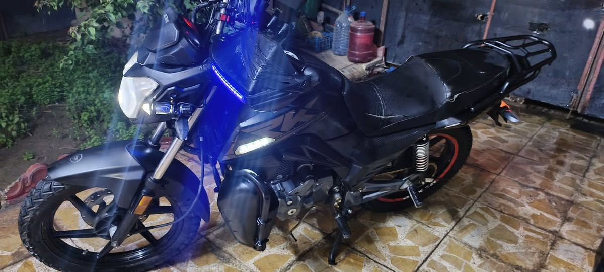 Rk keeway 200 للبيع 
١- محور ويل امامي وخلفي بوكسر ليش حورتهن لان غراض ماكو دشالي مال ال rk فاشلات دشالي باجاج الاصليات مال بوكسر ٢- محور دبلات جبلي بوكسر خلفيات 
٣- دراجه مرقمه وبأسمي رقم بغداد تحويل ثاني يوم 
٤-محورها بصمه من بعيد تشغلها 
٥-بيها شاحن الغالي شحن سريع للهاتف fast
6-نقصها كلجات ساحكه جاي تحرك دهن جوه بدلهن ترجع الدراجه مابيها شي 
٧-الشوته محورها رياضي 
٨-منظومه زنون كهربائيات كفاله دراجه مرتبه 
٩-زنجيل بطحه الذهبي 
رجاءا رجاءا اقره المنشور زين قبل لا تخابر وشي عارضها ١٧٥٠ وبيها مجال بسيط وخادم اني بس ركزلي كلجات تعبانه ودراجه تمشي سريعه بس من حورتها مال ايرانيه كلجات لان تعاجزت اروح للكراده اجيب كلجات كامت تحرك دهن والدبلات الاماميه تعبانات فقط شوف المنشور وتأمر وكل الهلا بيكم اسف ع الاطاله 🙏
مكاني بغداد الغزاليه رقمي *********** بي واتساب بغداد, العراق
