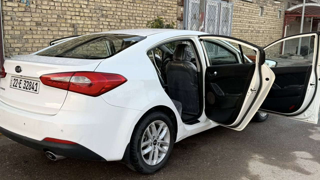 سـيراتو 2014 خليجي ( رقم اربيل )
محرك / 1600
لد امامي وخلفي 
تحكم بالمري 
مري شفط 
شفتات استيرن
شاشة 
تخم تاير جديد 
باتري جديد 
ارضية مغلفه 

السيارة نظيفه شوفه عينك 

السعر قفل 115
مكان السيارة / الديوانية 

***********
