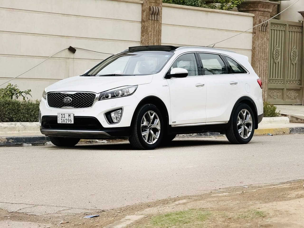 سورنتو ١٦ خليجي  رقم بغداد بسمي
فول مواصفات  واحد ع واحد 
مكفولة كفالة عامة فقط بارد
محرك  والكير كفالة عامة 
عداد المسافة 99 حقيقي 
 المواصفات 
ستة سلندر 
٧راكب 
فور ويل 
٣ قطع تبريد 
جنطة كهربائية 
بصمة تشغيل 
ابواب بصمة
مرايات شفط مع اشاير 
زراك لايت 
بانو راما 
مري شفط 
علامة سورنتو بدوسة ضوئيه
حساسات امامي
حساسات خلفي
٤ انضمة تشغيل سبورت ...ايكو.... عتيادي... ادشن
٥ ويل كروم
شاشة 
جي بي اس
فول تحكم ستيرن 
نضام تثبيت السرعة
مكينة وكير وحدادية كلش جديده
زنون عالي  ناصي 
كشافات ضباب
كشن السايق ولراكب كهربائي
كامرة دوارة خلفية
كشن امامي خلفي تدفئة وتبريد 
ونعتذر عن الاطالة بعد بيه مواصفات 
السعر٢١٣ وبيها مجال 
رقم الاستفسار***********
العنوان بغداد
