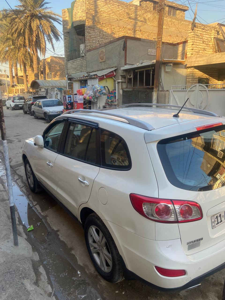 📣 للبيع: سنتافي موديل 2010 (6 سلندر) فول مواصفات 1/1
السيارة مال بيت ونظيفة جداً، جاهزة من كلشي وما محتاجة أي مصروف (شغل واطلع).
تفاصيل السيارة:
• الموديل: 2010 شكل 2012
• المحرك: 6 سلندر 3.5L 
• المواصفات العالية:
• فتحة سقف .
• بصمة تشغيل وبصمة أبواب.
• مرايا شفط (طي كهربائي).
• كرسي كهرباء .
• 7 راكب (ثلاث قطع تبريد ثلج).
• الماشية: 118 ألف كم فقط (حقيقي).
• حالة البدن: * صبغ قطعة واحدة فقط.
• بيها تعديل بارد بسيط.
• باقي السيارة مكفولة كفالة عامة (مكينة، كير، شاصي بشرط الفحص وين ما تريد).
الملاحظات:
• كل الكهربائيات شغالة 100%.
• المكان: [بغداد ].
• السعر: للاستفسار يرجى الاتصال.
للتواصل والاستفسار:
📞 [***********]
