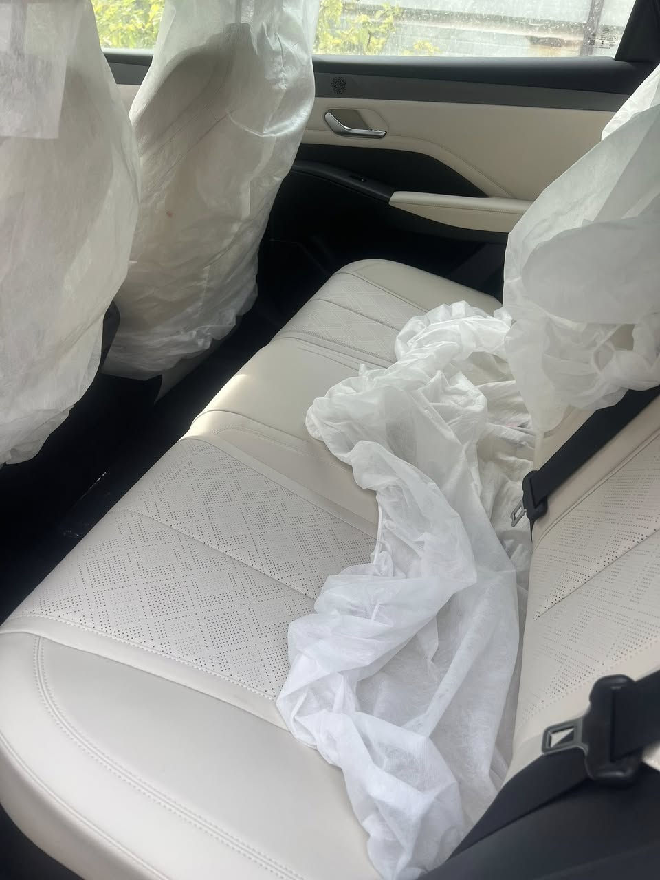 السلام عليكم جم بلاص موديل 25 زيرو داخل ابيض
السعر 18/700 بدون لوحات 

العنوان بغداد الغزاليه 

***********
