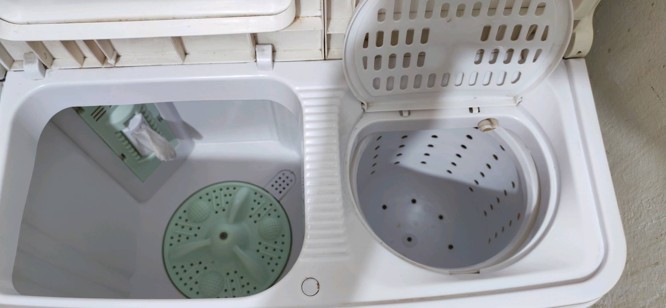 غسالة اطفال حوضين طيبة الشام اصلية 
ملفات نحاس شغالة على الفحص نظيفة
بغداد شارع فلسطين 