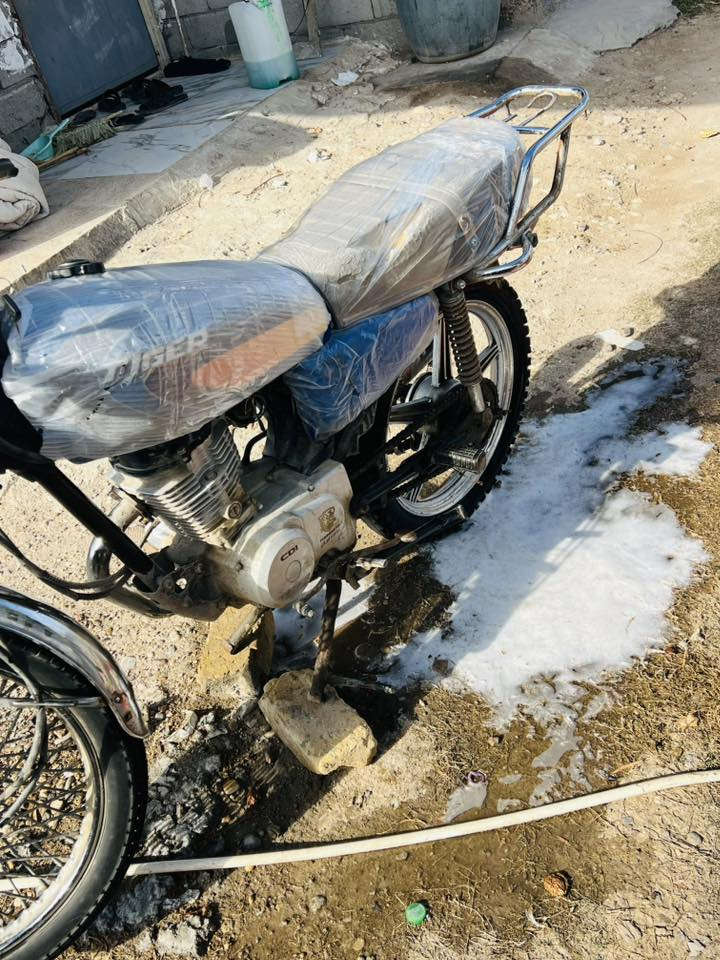 السلام عليكم
ايراني 4 گير تايگر 2021
شوف عينكم دراجه يراد الها ترتيب شغلات بصيطه رايد مراوس بماكس راس براس شعندك نزل بتعليقات ***********
