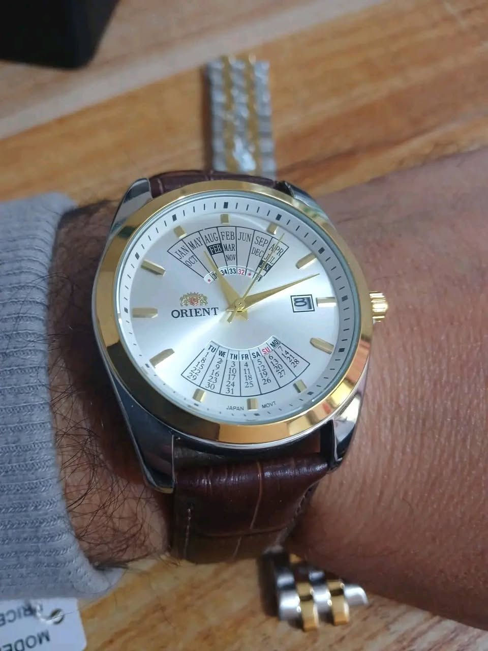 ساعه اورنيت باتري  باله جديده نظافته 100% كشخه واناقه ثقيلة الوزن
مع سير جلد وسير حديد مع علبته الاصليه 

 كوالتي عالي سنانر شغاله سعر القطعه مع توصيل ٣٥ الف مع علبه 
مينه حبري مميزه
بالعافيه الي ياخذها

متوفره قطعه وحده فقط 
تابعني دئمن انشر ساعات قديمه وجديده


**إذا كنت صاحب هذا الإعلان وتريد حذفه لأي سبب، رجاءا أرسل رسالة إلى الدعم الفني**