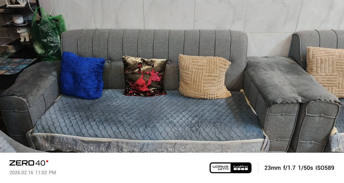 السلام عليكم تخم للبيع 10 مقاعد قماش كتان لون رصاصي نضيف جدا اخذتة ب800 وهسة اريد ابيعه ب550 وبي مجال للتواصل 
***********
