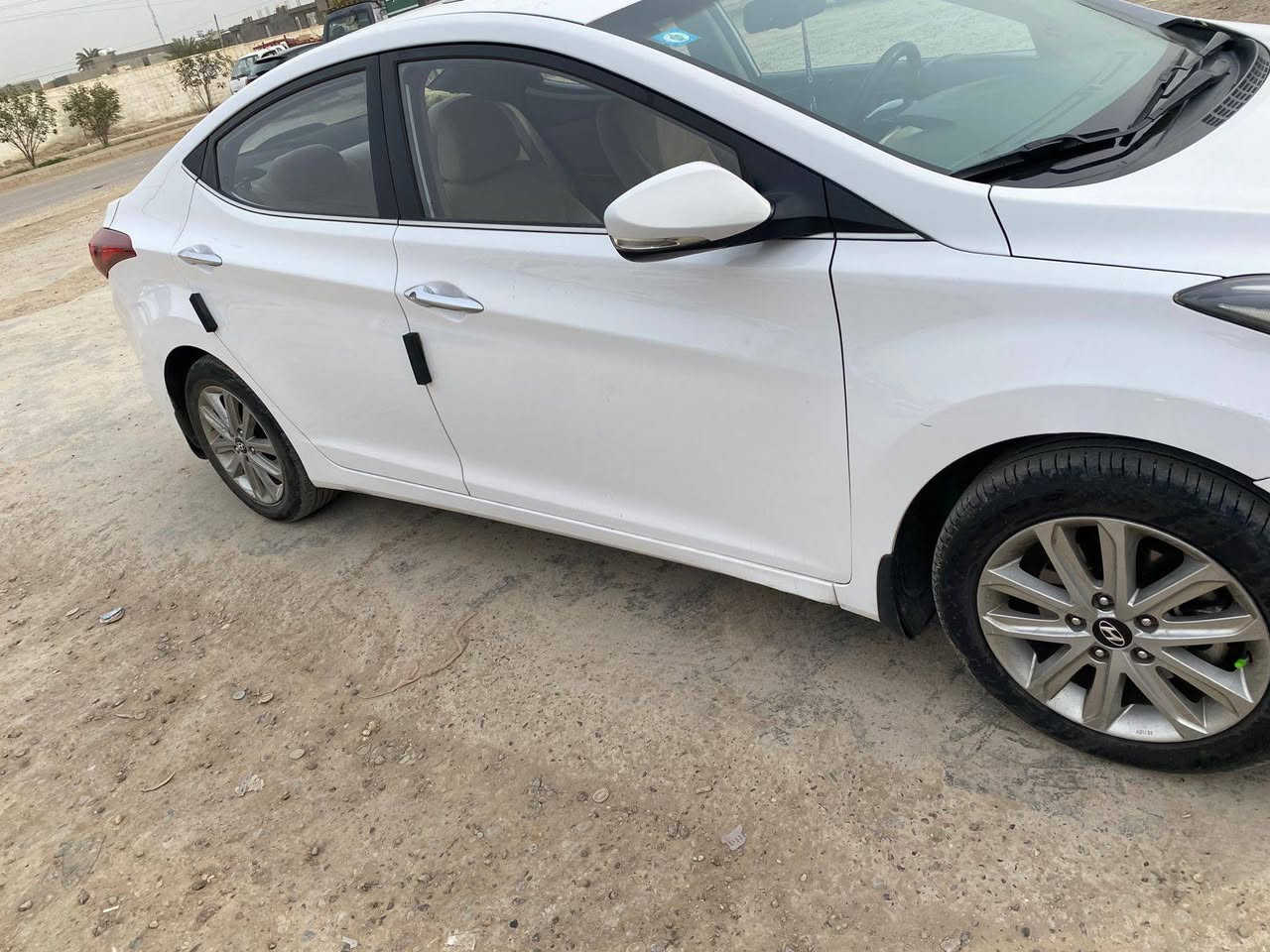 النترا 2015  خليجي
بغداد رقم الإنكليزي
( مكينه 1800  دوش مفتوحه وكير وحداديه وتبريد كفاله ) 
فول موصفات فتحه سلايد تحكم سترين  شاشه كامره خلفي  ويلكب 5 تبريد خلفي امامي قطعتين مرايات شفط + شاير 
 السعر 118$
مكاني بغداد عامريه
رقم الهاتف***********
