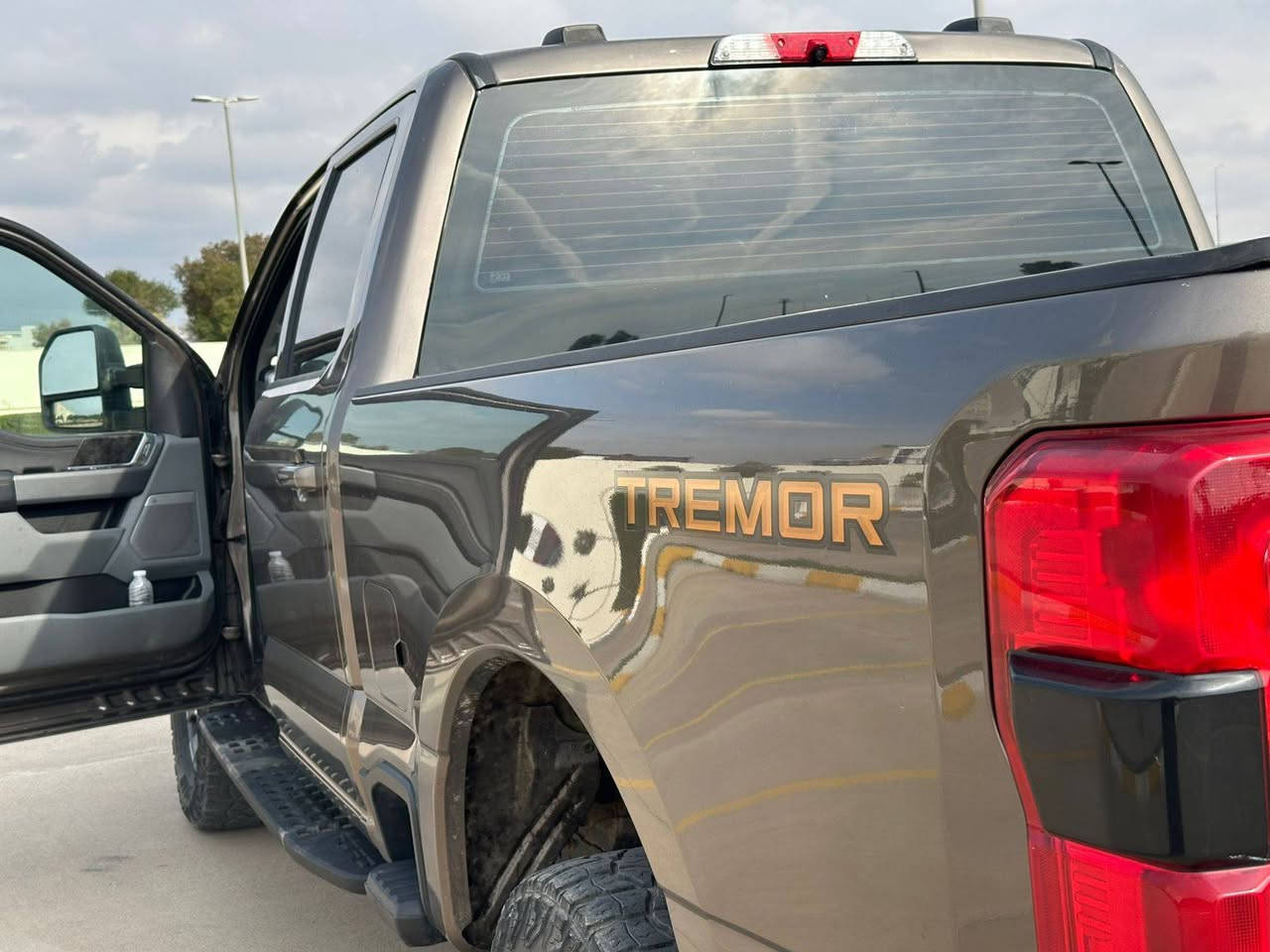 Ford f350
2023

مؤصفات صريمؤر

فوول فوول ما صفات شغال بصمة

شاشة جبير تعديل سورعة كيج الكتؤني

بيدون سبخ

صلندةر٨

1FT8W3BN2PEC39249

***********

***********

صاعد ۳۱۰
