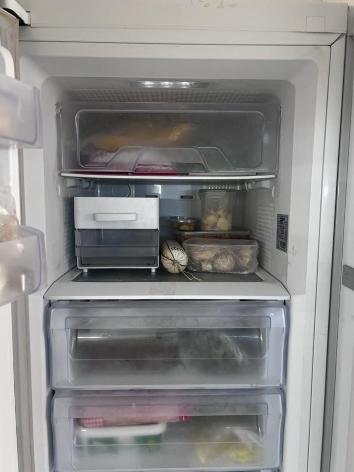 للبيع ثلاجة ومجمدة (قطعتين) ماركة NIKSUN الأصلية، الأجهزة بحالة ممتازة (نظافة 100%) وشغالة بدون أي عيوب.
• المميزات:
• سعة تخزين كبيرة جداً (مجرات واسعة ومقسمة).
• تبريد وتجميد سريع وممتاز.
• مزودة بموزع مياه خارجي (Water Dispenser).
• شاشة تحكم رقمية (Digital) لضبط الحرارة.
• الشكل الخارجي والداخلي بحالة الوكالة.
المكان: (بغداد:الكاظمية)
السعر: (550 )
للتواصل: (***********)
