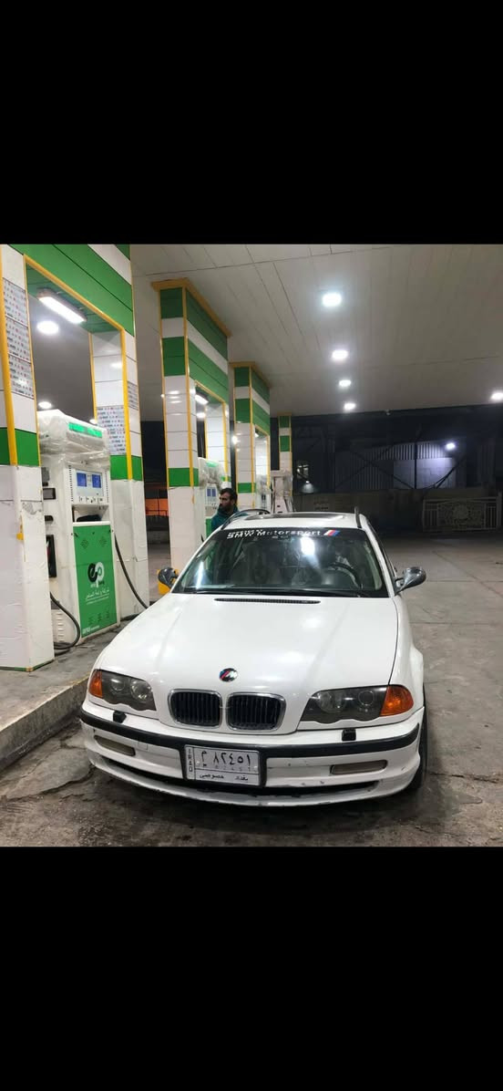 السلام عليكم 
للبيع 
BMW.  E46 2001
رقم بغداد مشروع وطني شرط الي يشتري يحول 
مكينه 25 فانوس مسكر
كير اوتو 
تبريد قطعتين 
صندوك كهرباء 
 جام اوتو 
كروز سرعه
سلايد روف 
مري جانبيه m
دوسات m
مازدات دخاني 
سستم صوت 
داخل جدا نضيف
بدون ضربه
قطعتين صبغ 
حداديه جديده 
مكينه وكير خير من الله 
تبريد شغال 
نقص 
الكيجات واكفه فقط 
عنواني بغداد الدوره شارع ٦٠ 
سعر 57 وبيها مجال 
***********
