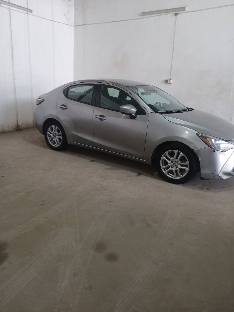 يارس موديل ١٦ حادثها جاملغ وبنيد نفسهن مصلحات السياره جاهزه رقم ميسان بسمي السعر ٨٦ وبيها مجال مكاني ميسان *********** واتساب
