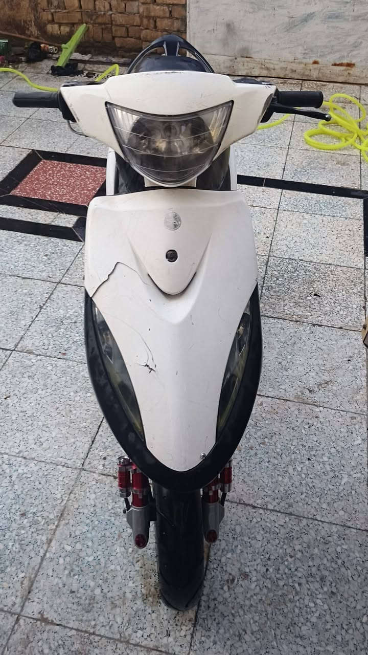 السلام عليكم دراجه ماكس عدله ياباني للبيع دراجه خير وبركه ما بيها نقص اي شيء دراجه مال كراب تشتغل بيها اخذ منها لا تعطيها بسعر 450 اوراق معرض موجود وهذا رقمي متواجد اتصال*********** دراجه حلوه شبابيه
