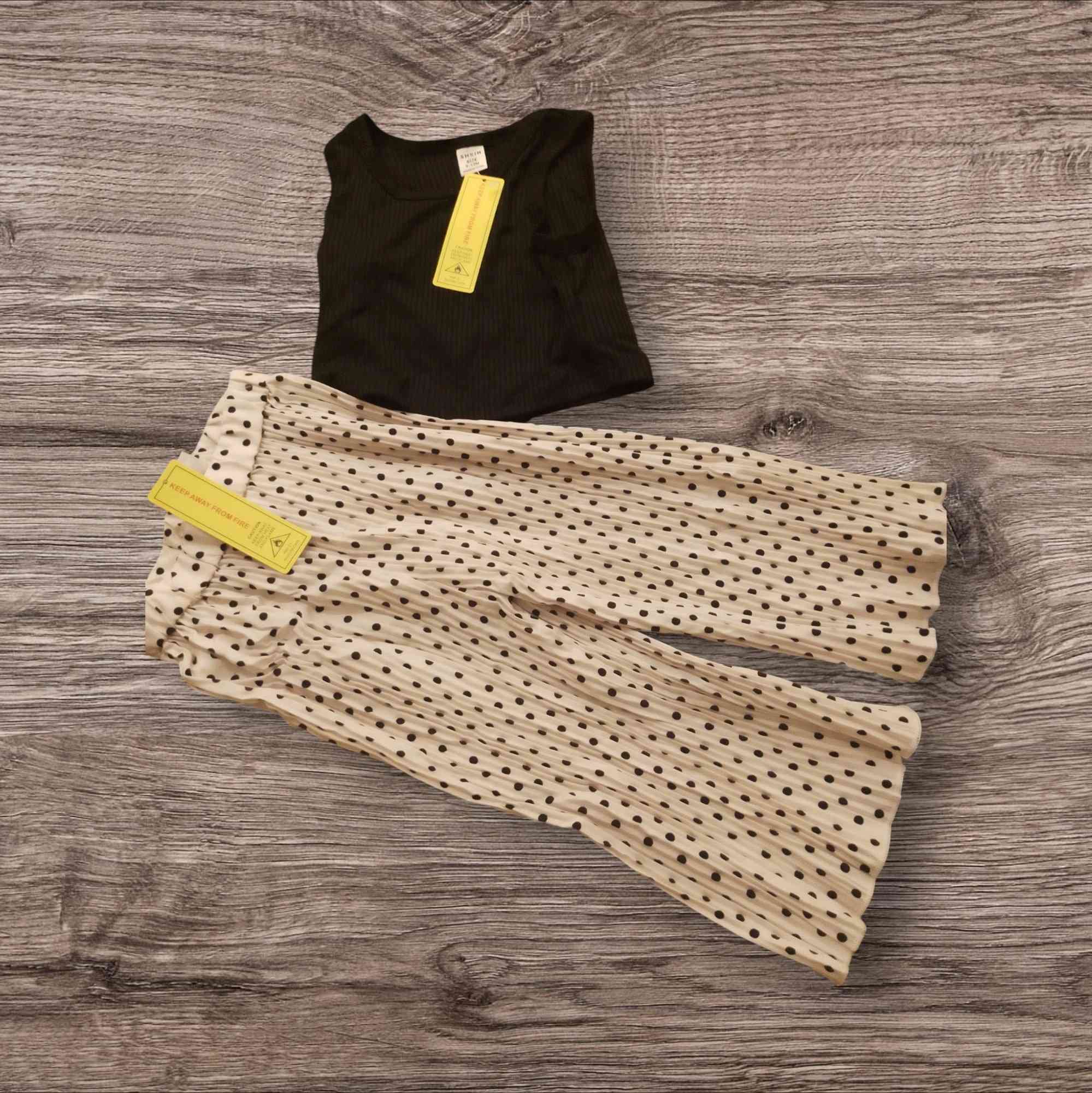 جديد ملابس اطفال شي أن ....
العمر من شهر الى 3سنة 
سعر 3قطع 10الاف 
يتوفر لدينا خدمة توصيل


**إذا كنت صاحب هذا الإعلان وتريد حذفه لأي سبب، رجاءا أرسل رسالة إلى الدعم الفني**