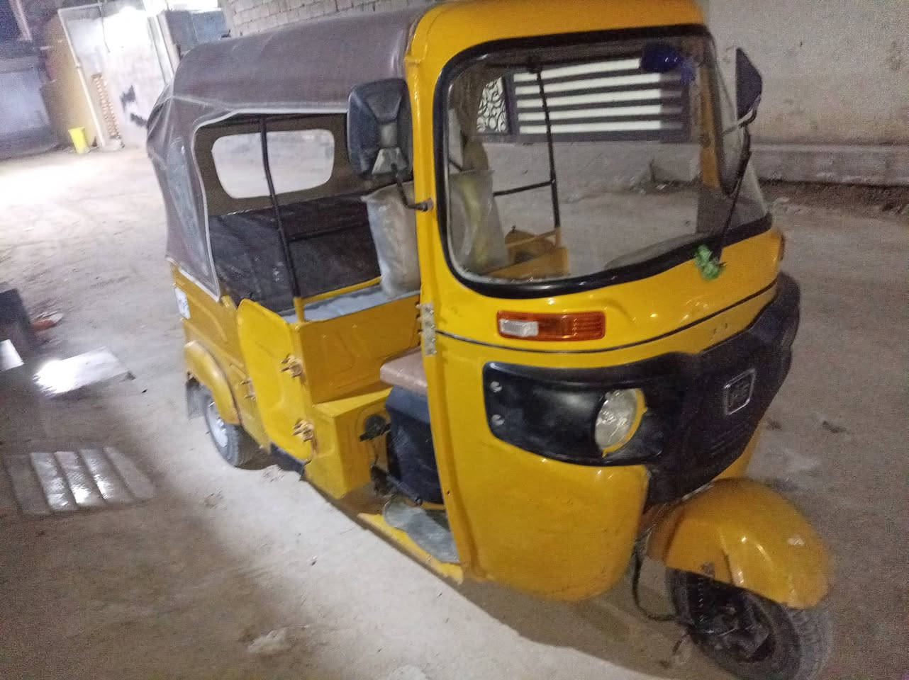 تكتك مديل واحد وعشرين محرك تجفيت شركه مكفول من التنقيص وتبخير ولبدي مثل بلصوره الغد بي بارد مامصبوغ وهاي شخوط وبيها خياسات تجي وتكلب وبلخدمه رقم وسنويه بسم ولد بلحيانيه *********** رايدها ب6 ونص وبيها مجال لشراي شط العرب
