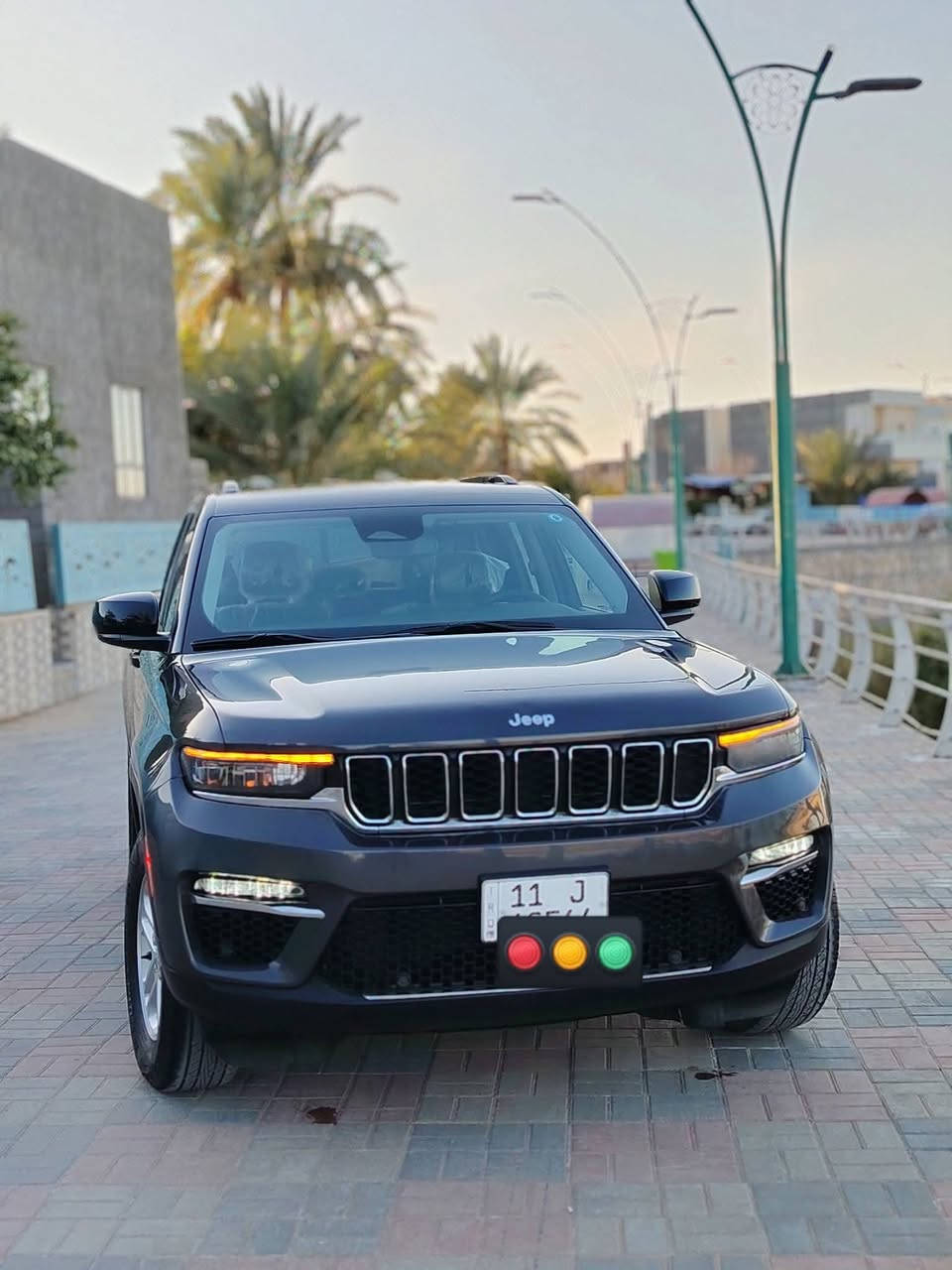 جيب كراند شيروكي لاريدو
٢٠٢٣وارد امريكي
رقم بغداد الدولي
الجيل الجديد كليا 
كتلوك الشركة 
مع انضمة قيادة spot
المحرك V6 3.6L 
ماشيه ٥٣ الف فقط
٥راكب المرغوب
كامره خلفية (HD) 
حساسات تحذيرية    
تحذير الخروج عن المسار 
شاشة دجتال -شاشه كبيرة 10.1 انج - نظام الخرائط (GPS)   كشافات الضباب زنون 
شفتات بالستيرن 
الگير ماوس
 سستم صوت Alpine 
مكيف خلفي  
الصبغ نصف الجاملغ الامامي فقط 
السونار مرفق مع الصور
السيارة دخول جديد 

مكان السيارة الانبار هيت
سعر البيع 280$بي مجال 
للاستفسار /  ***********   اتصال
