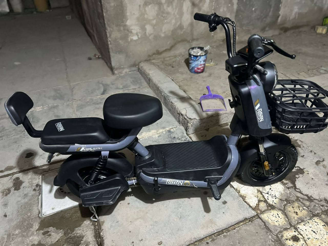 السلام عليكم شباب 

درجه شحن شركه ريان 3سرع 

بطاريات جدد بعدهن بلكارتون 

مصار لهه هواي من اشتريتهه 

بطاريات ليثيوم 

السعر 300 وبيه مجال كلش قليل 

العنوان بغداد البياع سويب 

للاستفسار*********** اتصال 
واتساب ***********
