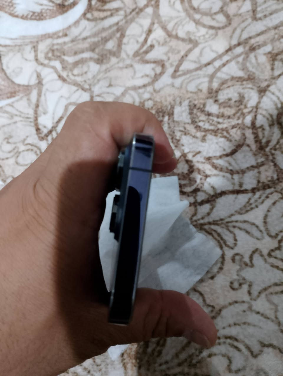 ايفون 14 برو للبيع اي عيب مابي كله بلادي ذاكرته 256 بطاريته 78 بلادي بس بي فطر بالظهر فقط وبي ضمان اسبوع اذا بي عيب ترجعه سعره 750 بي مجال عنواني طوز خورماتو يم جامع سيد هاشم رقم موبايل ***********

