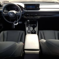 هوندا اكورد موديل ٢٠٢٤ L ماشيه ٢٣ واصله الحره على وضعه ضرره جدا بسيط ا...