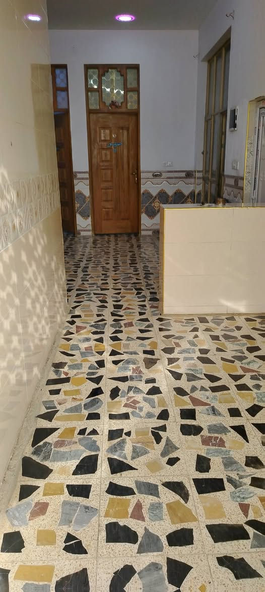 سلام عليكم بيت البيع مساحته 130 على شارع 15 مقابيل حسينية ابا صالح رقم الهاتف ***********
