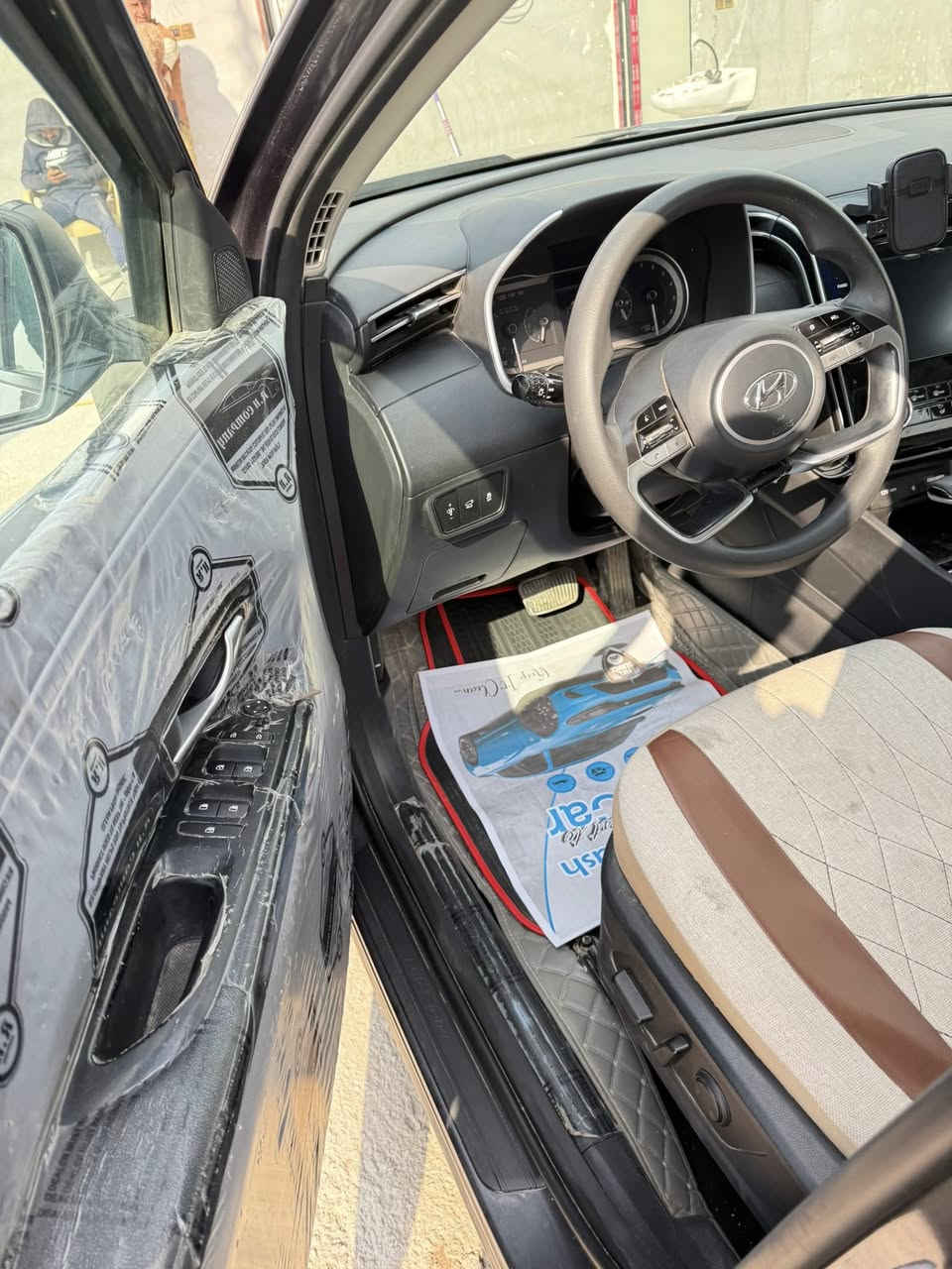 توسان موديل 2023  وراد امريكي حادث جاملق ايسر فقط
مواصفات معروفه فول عدا الفتحه وبيه طخه بسيطه بل جنطه بارد ترجع اتصل وتدلل ***********
