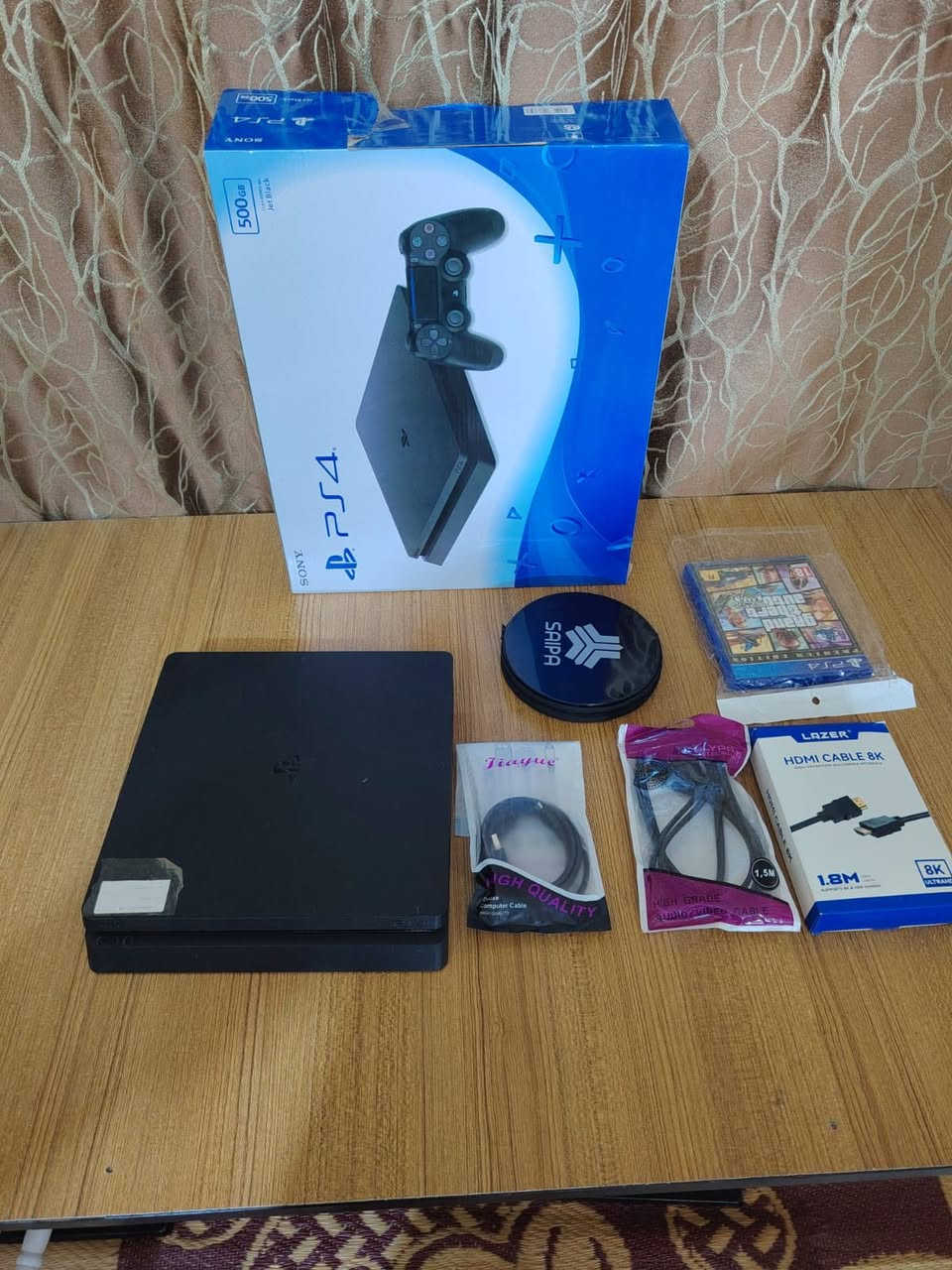 السلام عليكم   بلي فور  للبيع تفاصيل بالفديو  السعر 275 وبيه مجال الاستفسار عل الرقم ‭0771 550 2210‬
