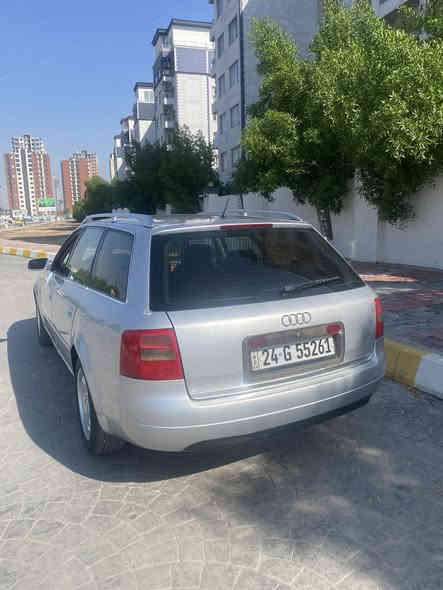 السلام عليكم 
للبيع Audi A4
موديل 2000
محرك V6
كير اوتو Tiptronic
سياره كلش نظيفه 
كهربائيات كلها شغاله و بلاديه بدون جطل
داخل جلد 
سلايد طكتين 
تخم ويل كب بلادي 
و بعد بيها هواي مواصفات
رقم دهوك بأسمي سنويه 2030
السعر ٥٠.  أو مراوس
بيهة مشكلة بل تنميرة مال كير بس
مكاني بغداد البياع

علي ***********
