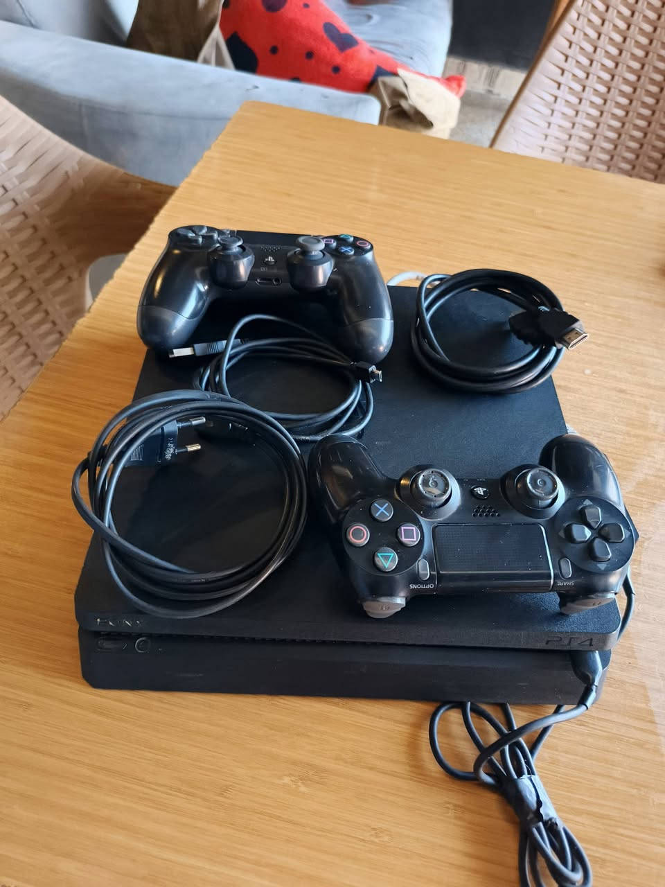 السلام عليكم عندي ps4 عدد5 اريد ابيع مستعجل عل بيع 
السلام عليكم عندي بلي فور للبيع عدد ٥
مهكر داخلي مثل ما موضح بل فيديو 
نضام 11.00
اب انسب الاسعار 
رقم 
***********
***********
