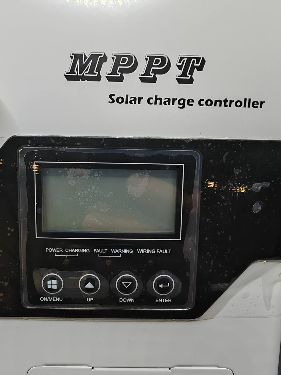 منظم شحن طاقة شمسية 80 امبير جديد غير مستخدم
متوفر منظم شحن طاقة شمسية ماركة MUST، يشتغل بهاي التفاصيل ادناه:
MPPT Solar Charge Controller 
Model Name: PC1800 
MD: PC18-8015F 
Rating Current: 80A 
Protection Degree: IP 20 
Battery Voltage: 12VDC/24VDC/36VDC/48VDC 
Min. Solar Voltage: 15VDC for 12VDC battery system 
30VDC for 24VDC battery system 
45VDC for 36VDC battery system 
60VDC for 48VDC battery system 
Max. Solar Voltage. 100VDC for 12VDC battery system 
145VDC for 24/36/48VDC battery system 
Operation Temperature Range:-10°C-55°C
البيع لاعلى سعر، تفضل خاص وانطيني سعر لان ما اعرف سعره للامانة 
يوجد توصيل لجميع المحافظات ***********
