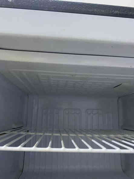 ثلاجه استخدام ١٠ايام فقط بعدها بجبس كامله من كلشي سعرها ١٣٠وبيها مجال العنوان الديوانيه جمهوري بدايه شارع سالم  ***********
