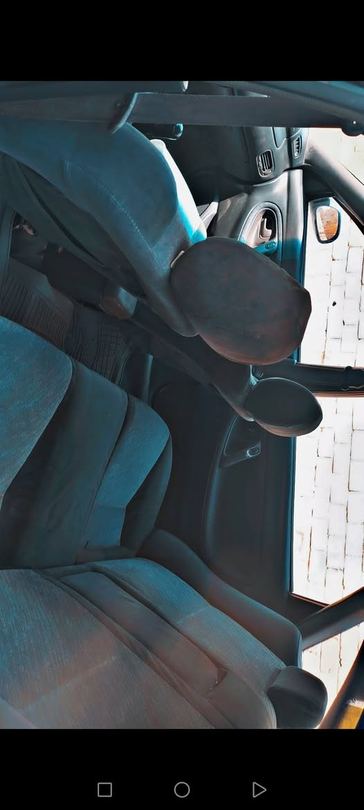 مازدافاسوليا موديل١٩٩٢ كير عادي سه نه وي كه سك ره قه م الماني  بي ده حم بي ليدراو كيرو مه كينه بي عه يب ته بريده كه رمي كيجي بنزين بريك حماوه مركزي كونترول ته نزيل شاشه ايبات هه مو مزبوت توندي تولي به شه رت اكه ر مشته ري تيل بكه ***********
***********
