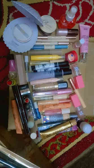 مجموعة مكياج كوري وشيكلام وعناية بشره وماسكات كلها كوري الماسكات 16 نوع العدد الكلي 84 ماسك  مرطب شفه 60 قطعه + باروكات 2 باللون الاسود الطبيعي + 11 قطعه أكسسوارت  سعر جمله ع اول تم 80  الف وبالعافية تواصل واتساب ***********
